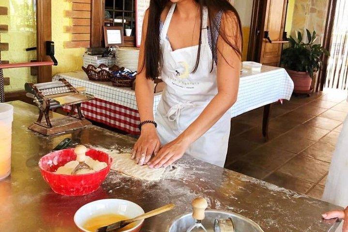 Aula de culinária: tagliatelle, mussarela e tiramisu