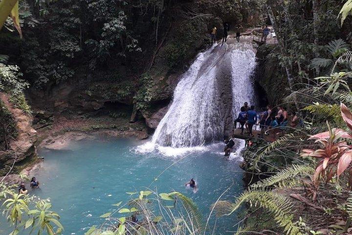 Jump and Tube - Blue Hole and Tubing från Ocho Rios