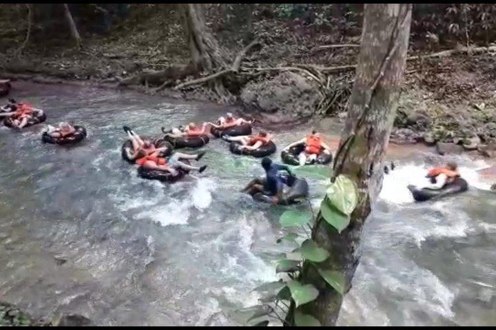 Jump and Tube - Blue Hole and Tubing från Ocho Rios