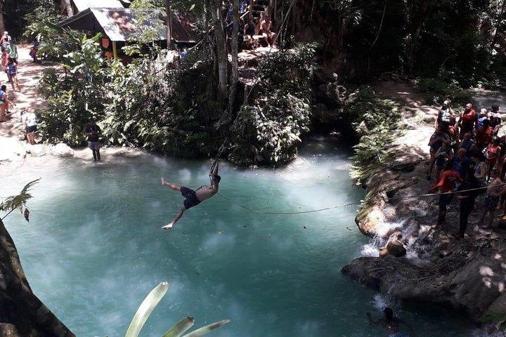 Jump and Tube - Blue Hole and Tubing från Ocho Rios