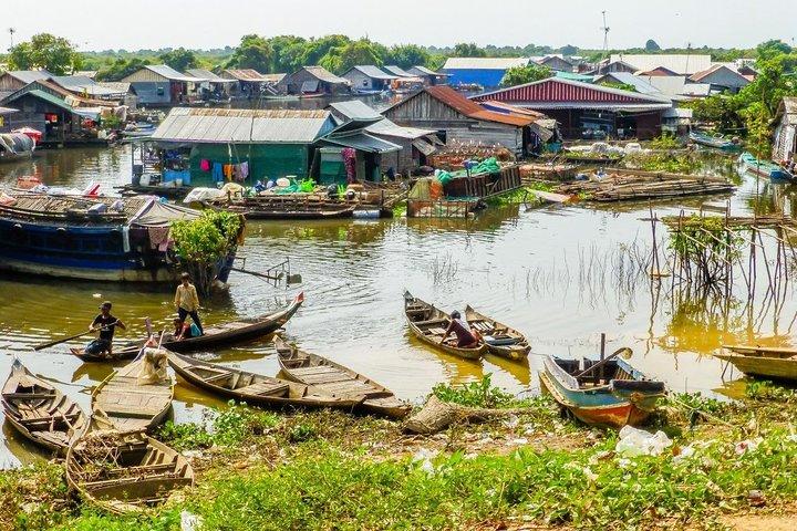 Halve dag drijvend dorp aan het Tonle Sap-meer nam deel aan de tour