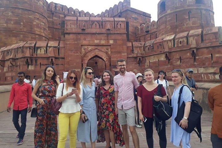 Samme dag tager Tajmahal og Red fort fra Delhi lufthavn