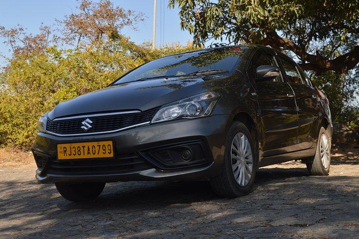 Transferência privada A / c Udaipur para Mount Abu (4 lugares A / c Sedan)