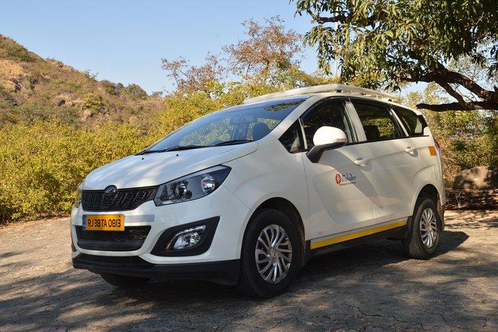 Privater A / C-Transfer von Udaipur zum Mount Abu (6-Sitzer-A / C-Geländewagen)