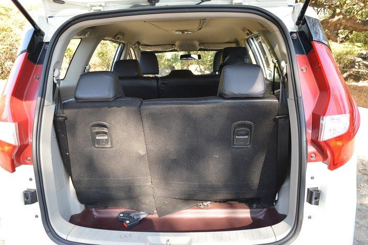 Trasferimento privato A / c Udaipur al Monte Abu (6 posti A / c Suv)