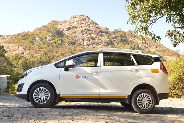 アーメダバードからマウントアブへのプライベートA / c送迎（6席A / c Suv）