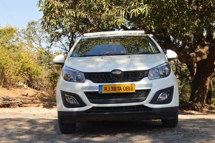 アーメダバードからマウントアブへのプライベートA / c送迎（6席A / c Suv）