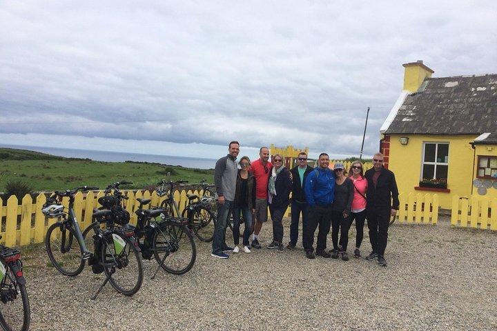 Burren Private Guided E-bike Tour, med besøg på Poulnabrone Tomb