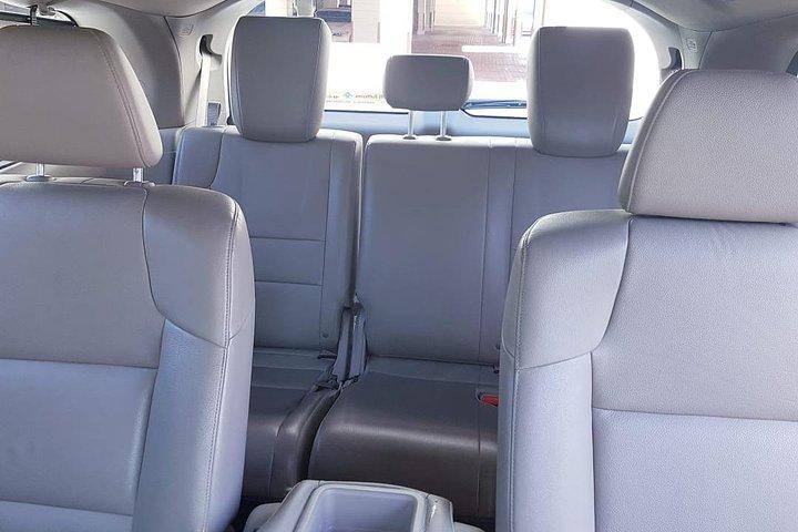 Auto / Minivan di lusso a 8 posti con autista - SOLO mezza/intera giornata a Dubai