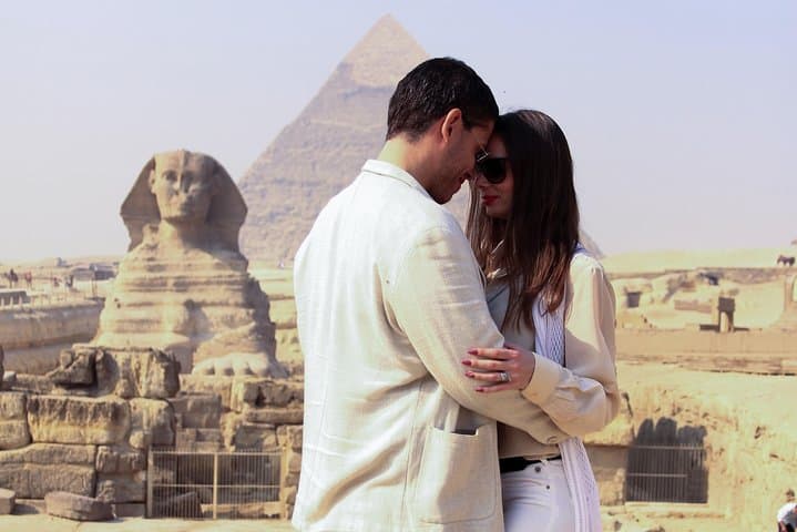 Cairo Layover Tour to Giza Pyramids old Egyptian Museum and Khan