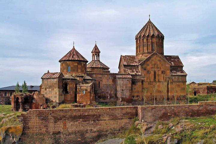 グループツアー：Gyumri（アーバンライフミュージアム、黒の要塞、旧市街）、Harichavank