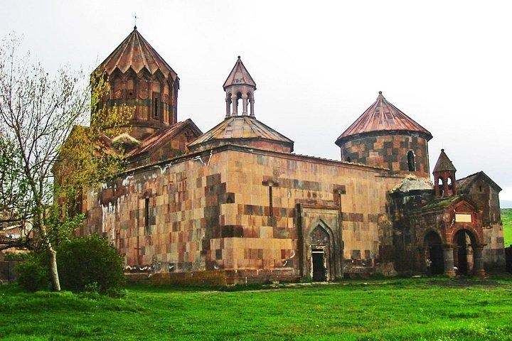 グループツアー：Gyumri（アーバンライフミュージアム、黒の要塞、旧市街）、Harichavank