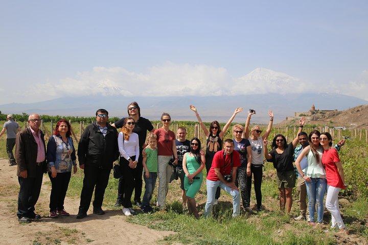 Gruppentour: Weingut Hin Areni, Tatev (Rückweg mit der Seilbahn), Khndzoresk-Höhlen