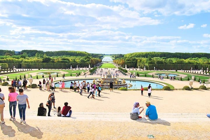 Versailles Palace & Gardens Tour with Transport from Paris
