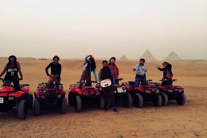 Balade en quad autour des grandes pyramides