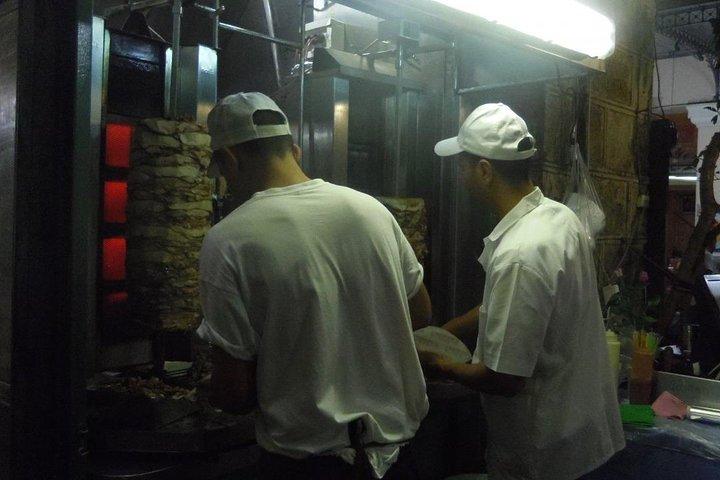 ストリートフードツアー - 地元の人々が愛する食物のサンプル