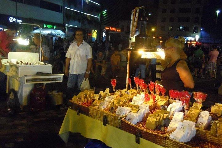 ストリートフードツアー - 地元の人々が愛する食物のサンプル
