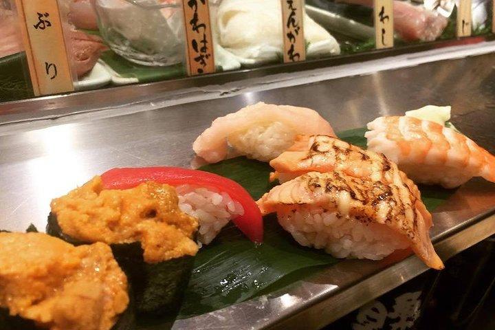 Shinjuku Golden Gai Food Tour en español