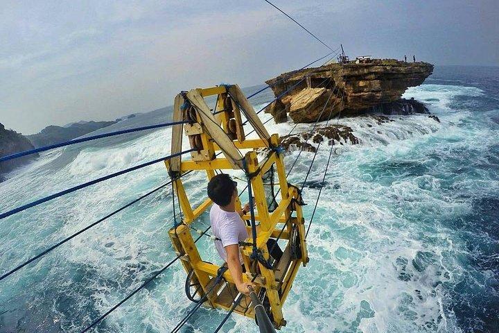 Excursión privada de un día a la cueva de Jomblang y la playa de Timang desde Yogyakarta (06.00 a.m. a 06.00 p.m.)