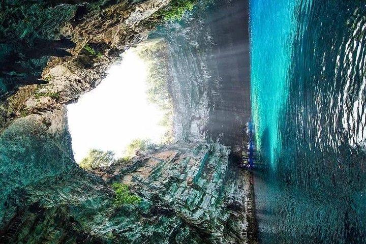 Dagtocht naar Goa Jomblang en Goa Pindul River Tubing (06.00 - 18.00 uur)