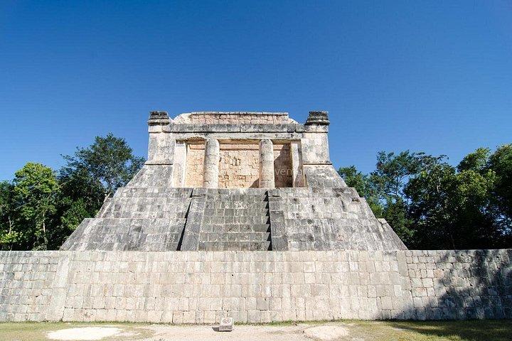 Chichen Itza Private Tour with Cenote Oxman – All-Inclusive