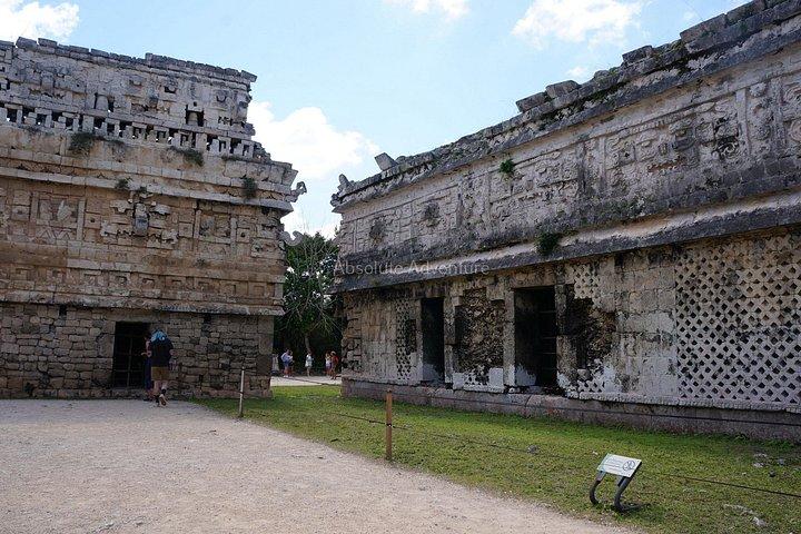 Chichen Itza Private Tour with Cenote Oxman – All-Inclusive