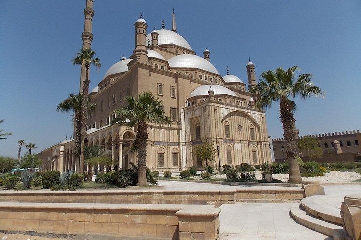 カイロ日帰り旅行から旧エジプト博物館、旧カイロ、バザールへ