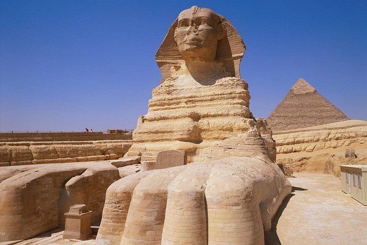 ハルガダ発：ギザのピラミッドとエジプト考古学博物館を訪問