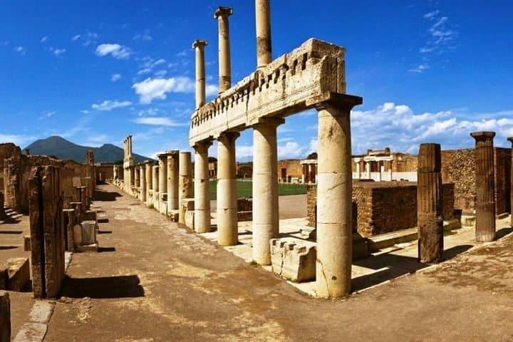 Pompeii Ruins visit for 3 hours (round-trip included)