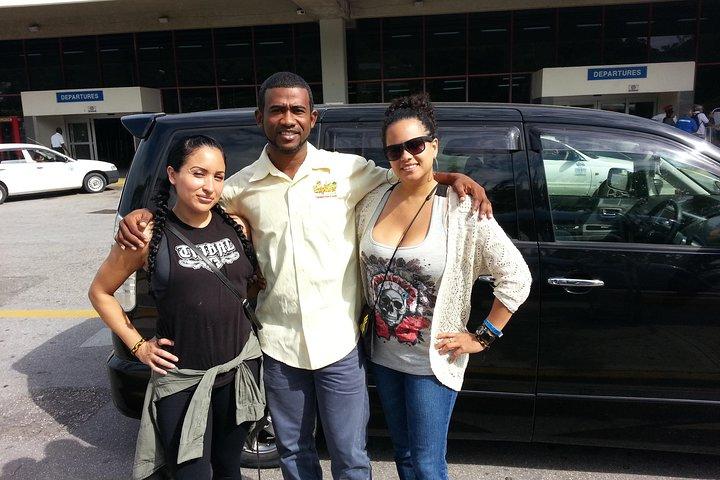 Hin- und Rücktransfer vom Flughafen MBJ Montego Bay zum Hotel Riu Negril