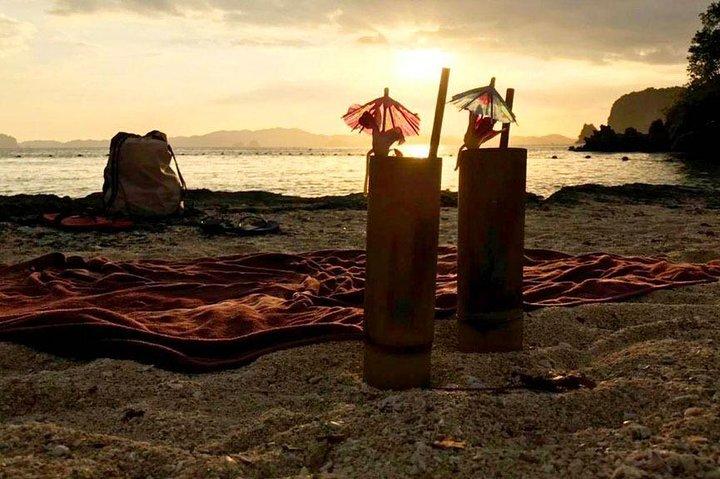 Krabi: Romantic Sunset Hong Islands Dinner Experience for Two