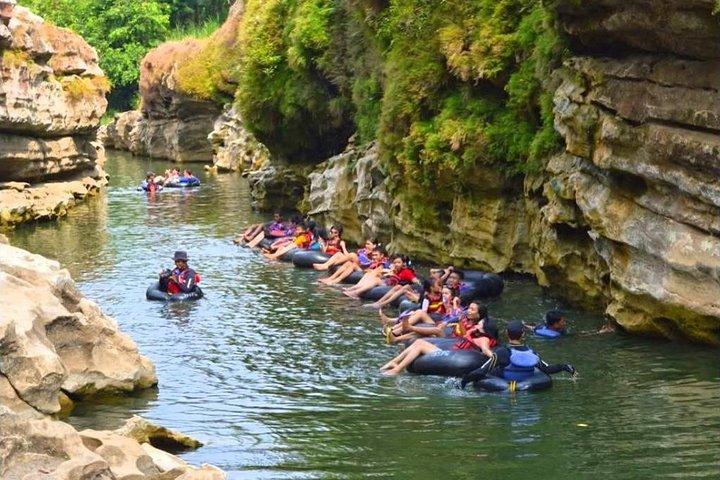 Dagtocht naar Goa Jomblang en Goa Pindul River Tubing (06.00 - 18.00 uur)