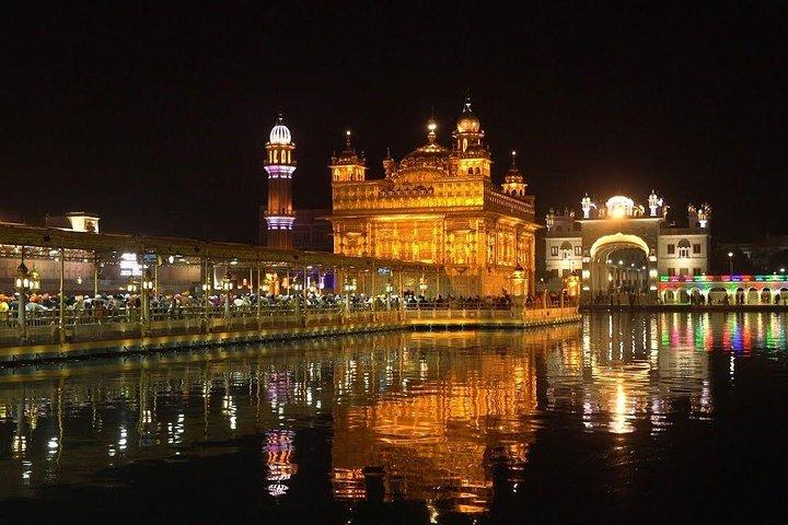 Tour privato di Full Day Golden Temple e Wagah Border con pranzo Punjabi