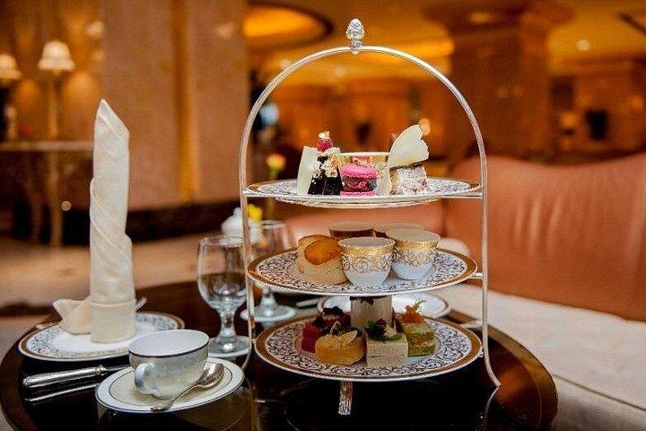 ルーヴル美術館とエミレーツ パレスでのゴールド コーヒーのプライベート アブダビ シティ ツアー