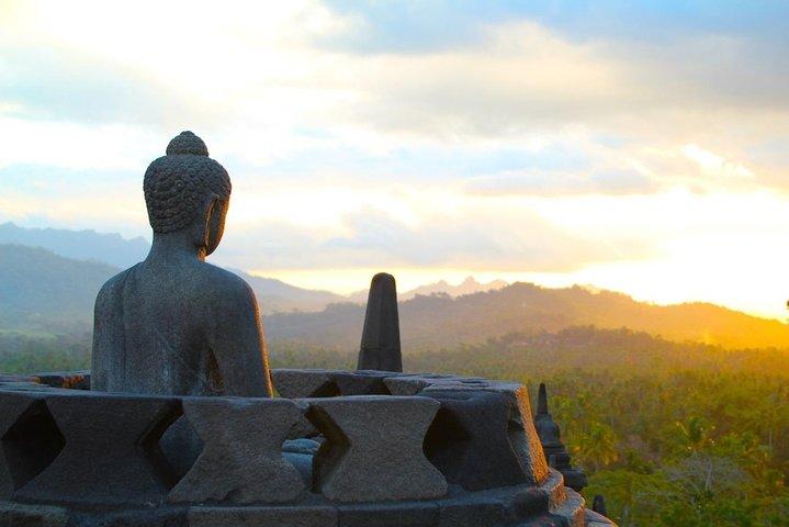 Borobudur – Volcán Merapi – Prambanan (solo transporte)