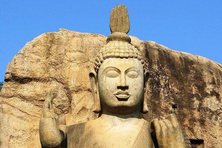 Aukana und Anuradhapura Tagestour von Sigiriya