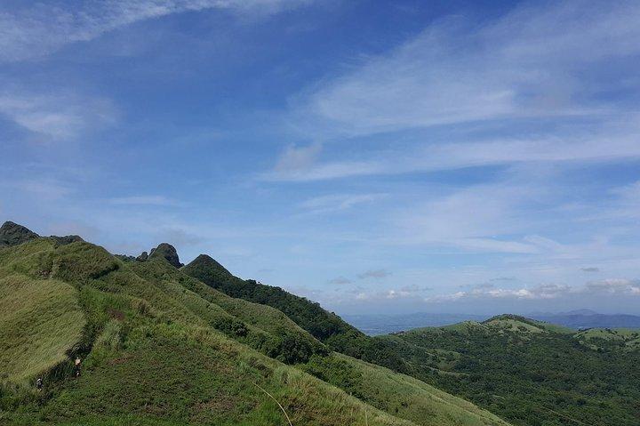 マニラ近郊バトゥラオ山クイックアドベンチャーハイキング（ホテル送迎付き）