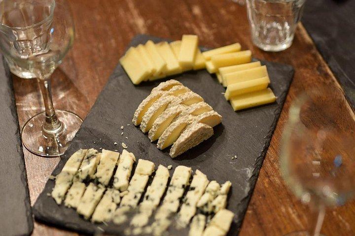 Paris Art d'accorder fromage et dégustation de vin dans une cave à fromage