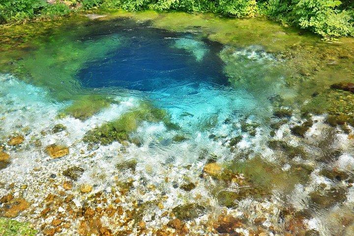Visite o Parque Nacional de Blue Eye e o Castelo Lekuresi
