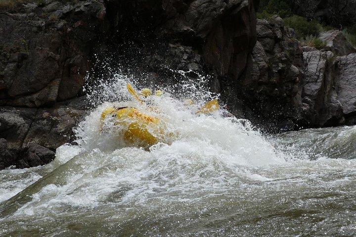 Royal Gorge Rafting Halbtagestour (KOSTENLOSE Benutzung des Neoprenanzugs!) - Klasse IV Extremer Spaß!