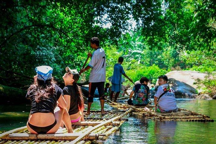 Rafting em bambu, passeio de quadriciclo e passeio na selva saindo de Phuket