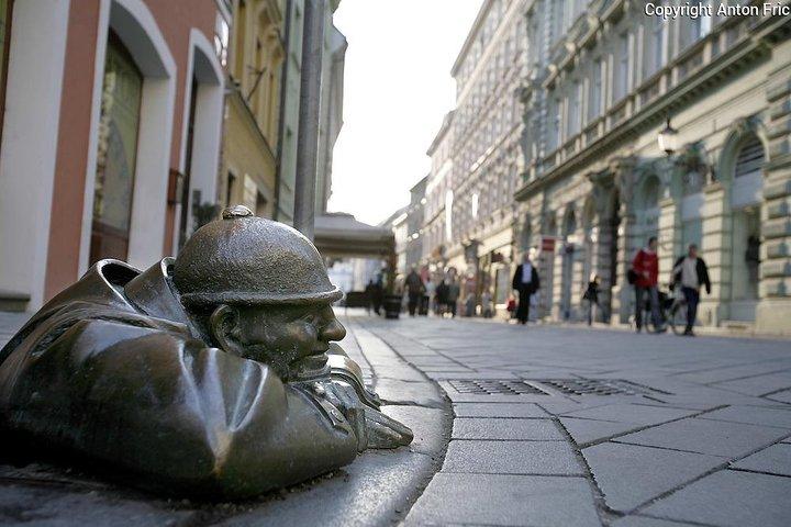 ブラチスラヴァ散策ツアー（ボーナスと城付き）3€＋チップ、子供無料