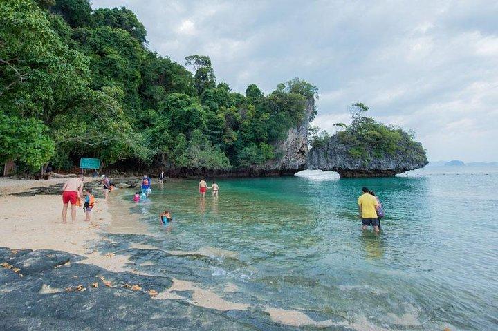 Tour di snorkeling e tramonto delle isole Krabi Hong in Longtail Boat