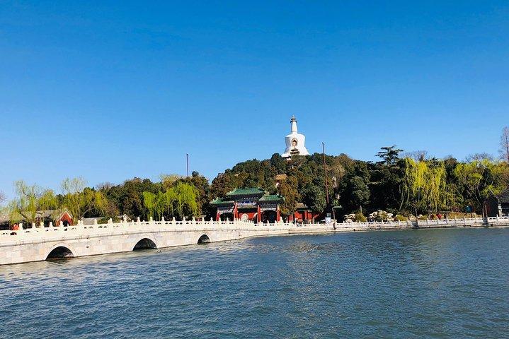 Tour privato di un'intera giornata al giardino imperiale di Beihai, distretto artistico 798