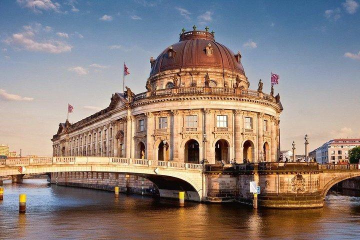 Join-in Shore Excursion: All-Highlights of Berlin
