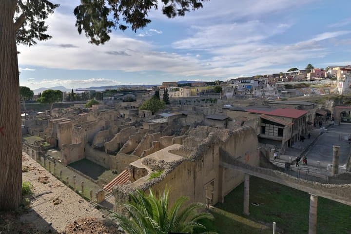 Private Tour: Herculaneum - Pompeii - Vesuvius with pickup