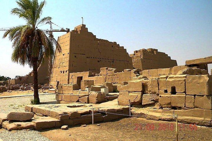 フライトを含むカイロからの一晩のルクソール旅行