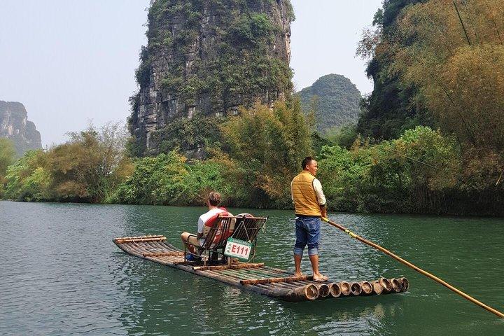 Halvdag Yangshuo Xianggong bakke Solopgang og Yulong Bamboo Boat privat tur