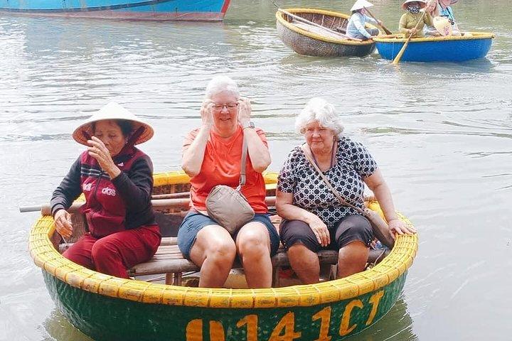 Visite à pied de Hoi An, classe de fabrication de lanternes et promenade en bateau-panier jusqu'à la jungle de la noix de coco