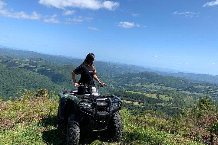 Passeio de Quadriciclo aos Morros com Off Road 15km - 2 pessoas